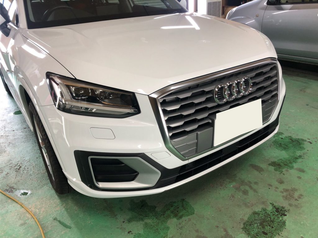 AUDI　Ｑ２　ヘッドライトクラック傷除去作業