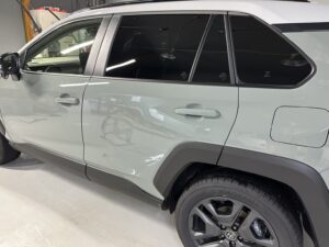 トヨタRAV4・遮熱カーフィルム施工例